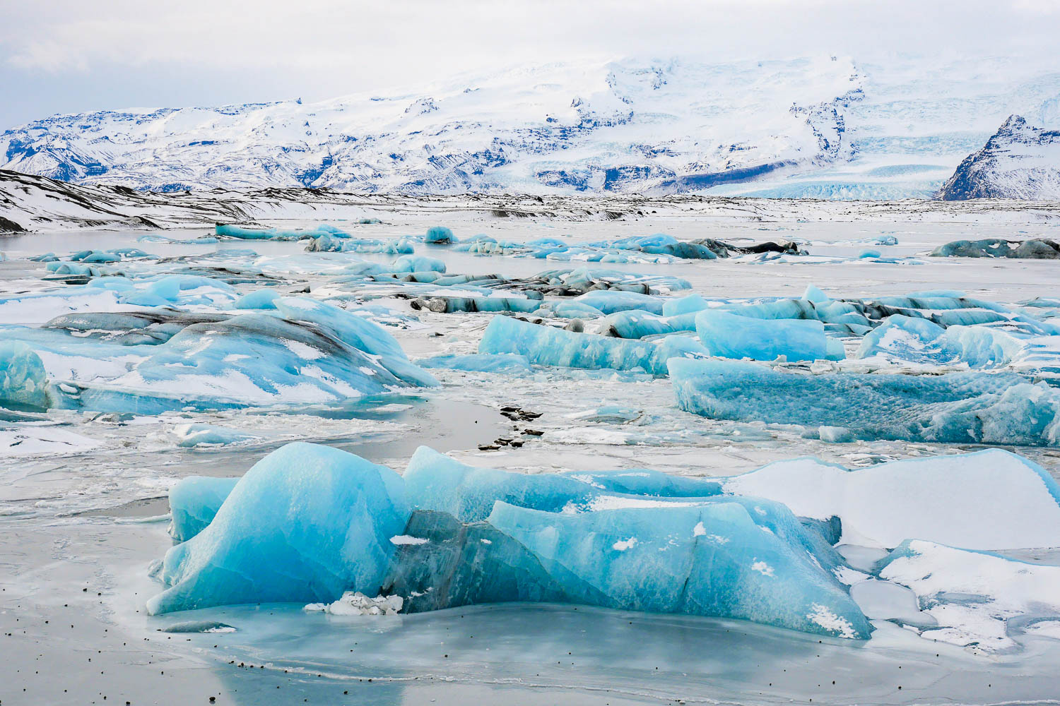 Lagune de Jökulsárlón en hiver Islande iceberg