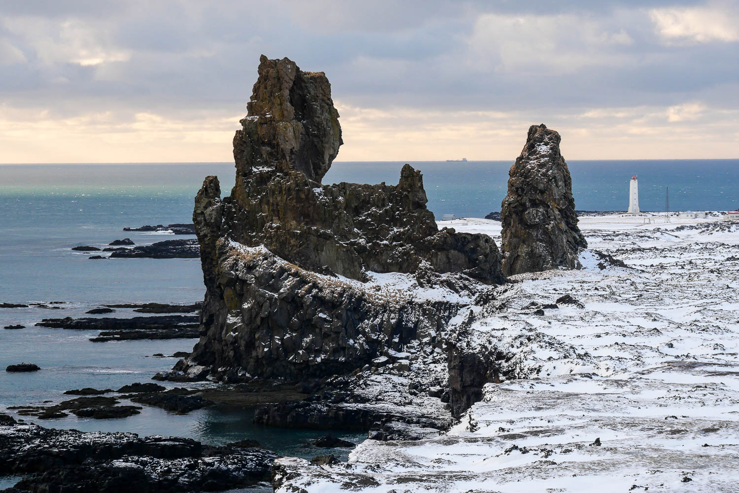 Lóndrangar visiter la péninsule de Snaefellsnes en hiver Islande